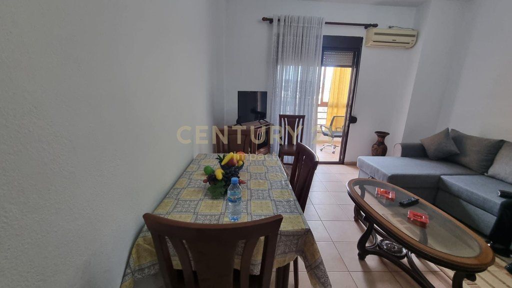 JEPET ME QIRA APARTAMENT 1+1 TEK RRUGA E DIBRES