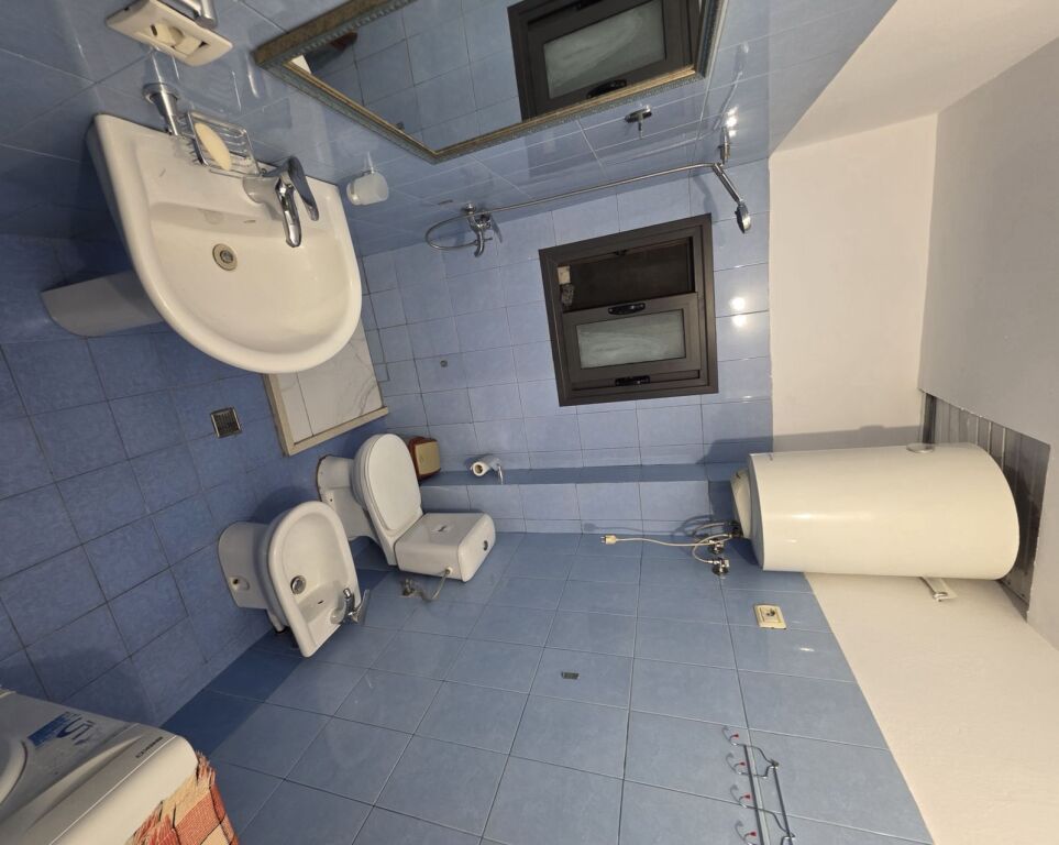 🏡 JEPET ME QERA APARTAMENT 1+1 – VARRI I BAMIT