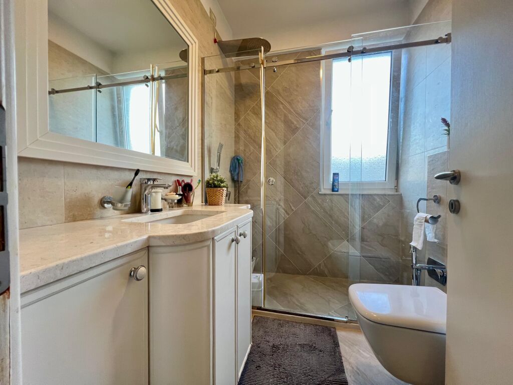 APARTAMENT ME QIRA 2+1+2 me 2 poste parkimi , LIQENI I THATE