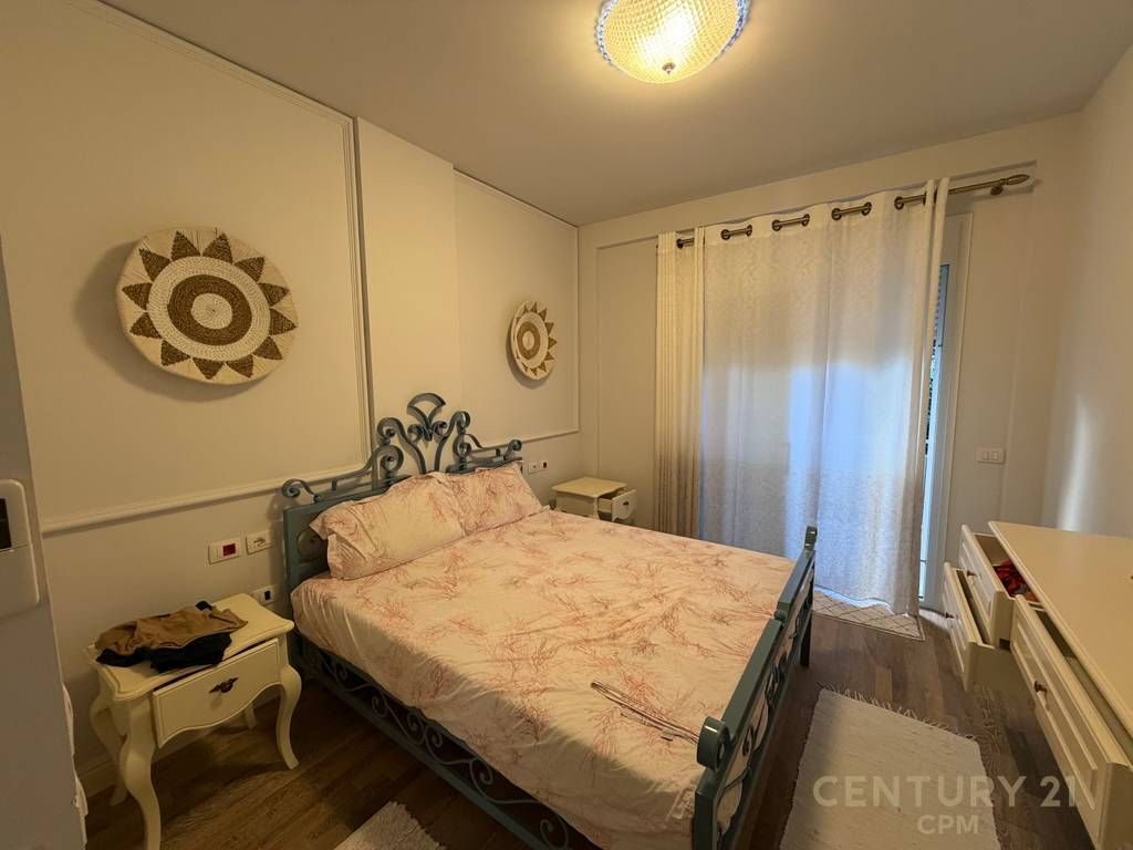 Appartamento 2+1 con cortile in vendita a Gjiri i Lalezit!
