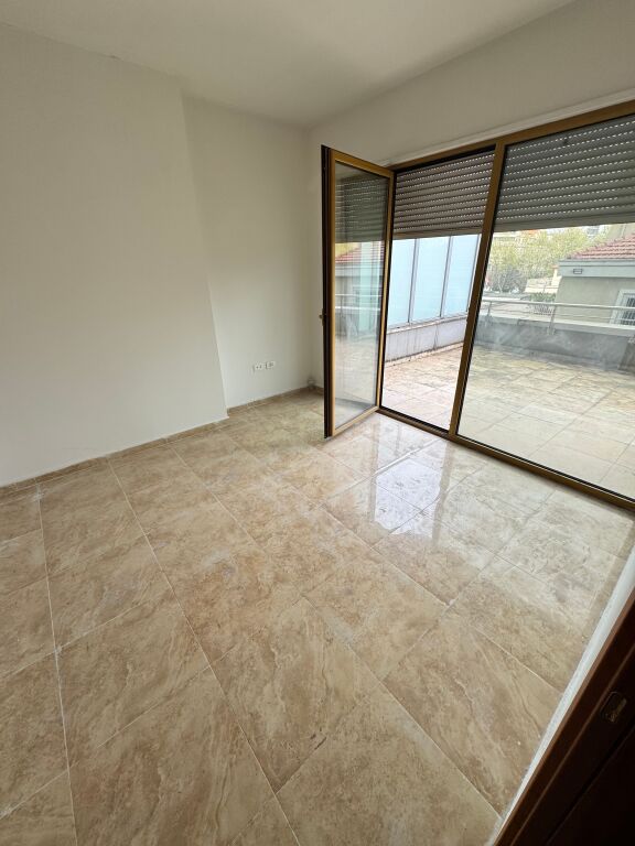 Office 4+1+2 for rent, near Ish Blloku