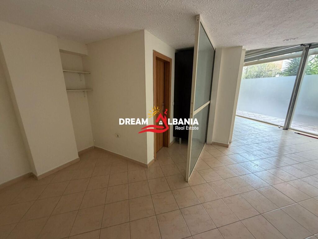 Locale commerciale Duplex in affitto a Pazari i Ri vicino a Bolv Oil (ID 42611418)f