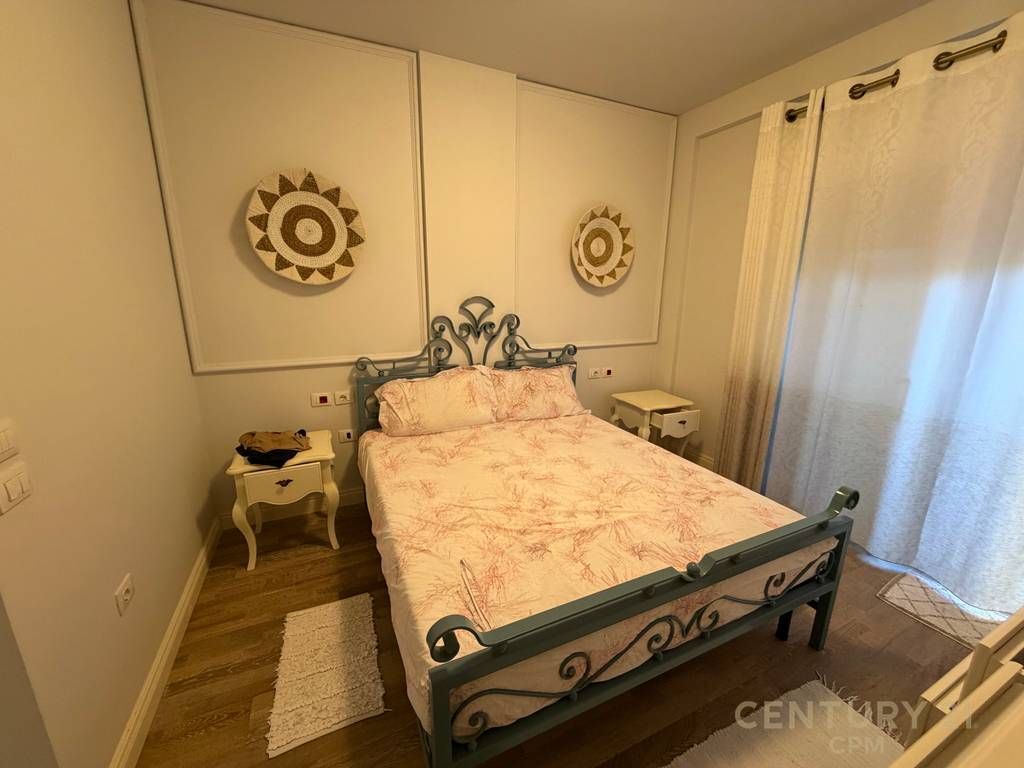 Appartamento 2+1 con cortile in vendita a Gjiri i Lalezit!