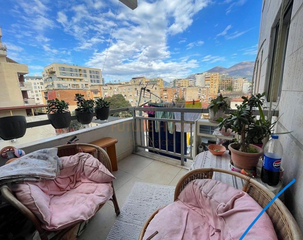 Shitet, Apartament 2+1, Ministria e Jashtme