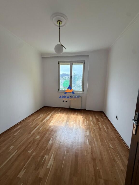 UFFICIO IN AFFITTO 131 M2 "TRA LA VIA DEI COSOVARI E IL COMUNE DI PARIGI" 1100 EURO (TRATTABILE)