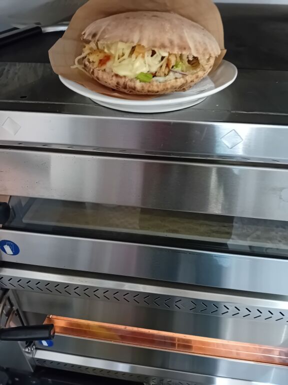 Fast food pizzeria business for sale. The premises 2 thousand euros monthly rent.