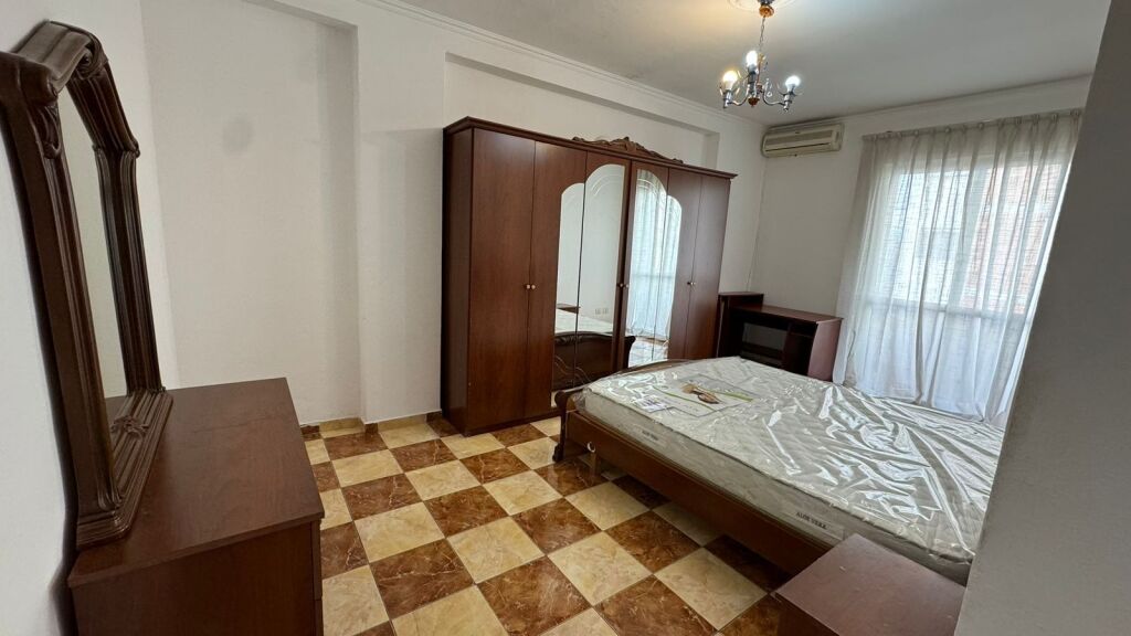 Apartament 2+1 per qira te Komuna e Parisit