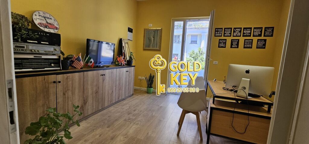🏢 UFFICIO VUOTO IN AFFITTO SOPRA L'UFFICIO GOLD KEY CENTRO DURRËS