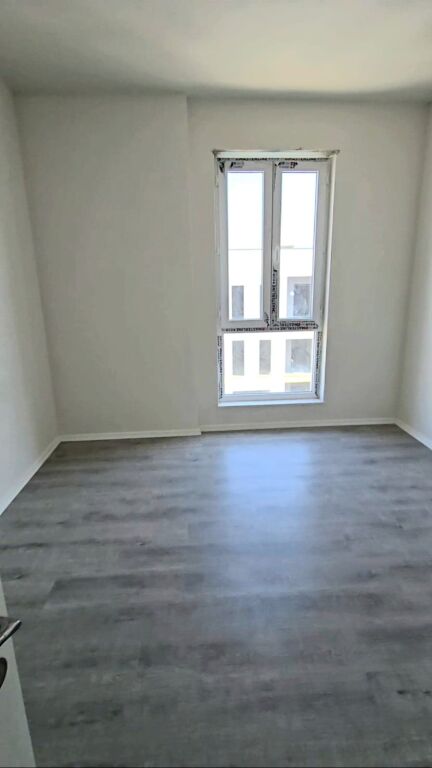 🏢A Univers City è in affitto un appartamento 3+1+2, parzialmente arredato 55,000Leke