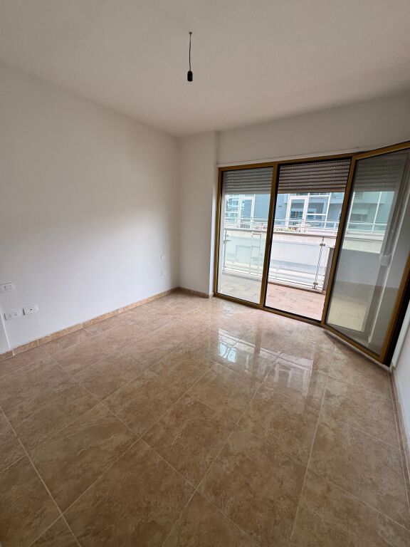 🏢 JEPET ME QERA AMBIENT BIZNESI (ZYRA) – PRANË BLLOKUT