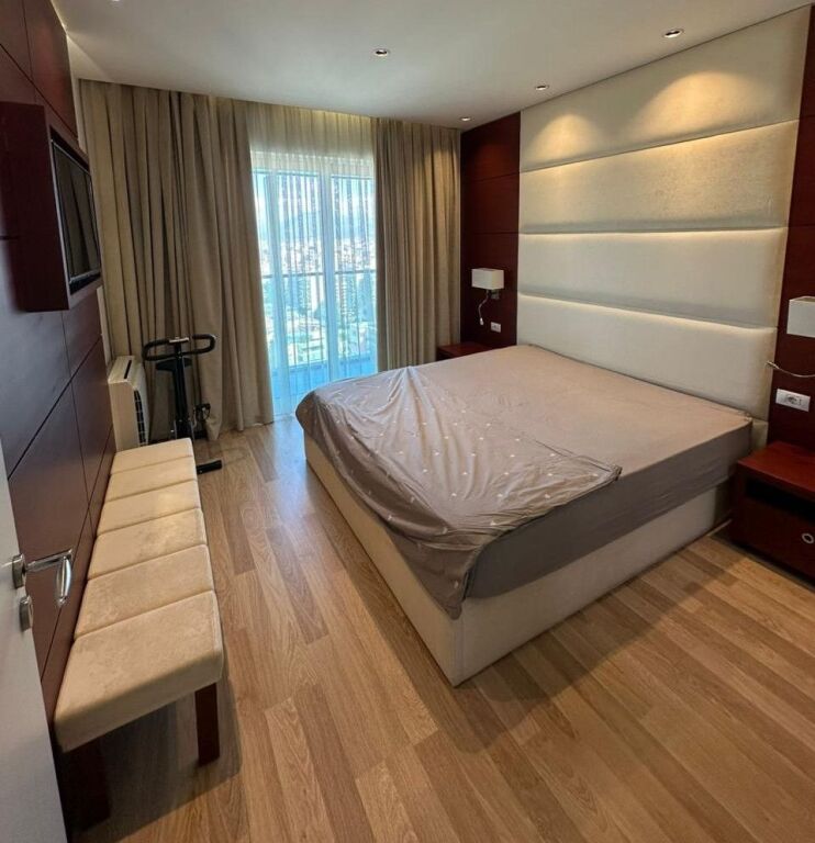 Jepet me qera apartament 2+1 tek Ambasador 3 + Gaderob