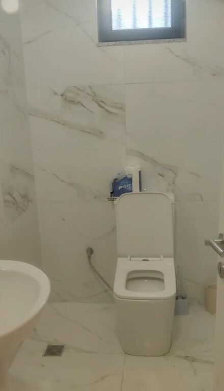 OFFICE FOR RENT 110 M2 BLLOK 260,000 LEKE FH-66665