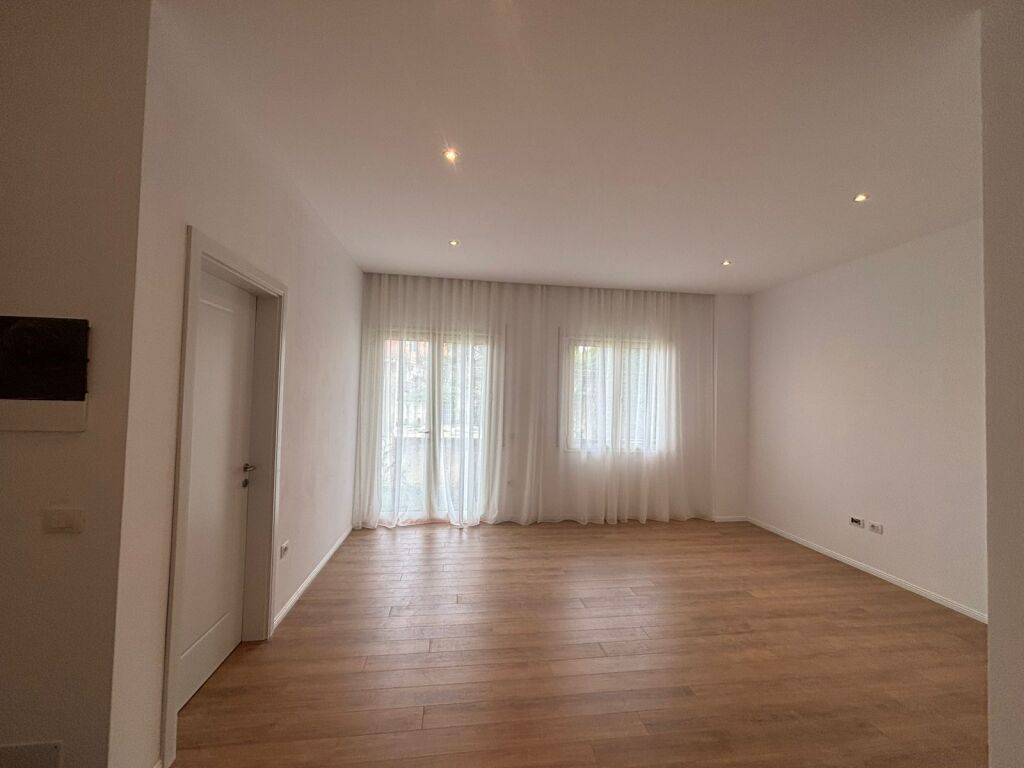 Appartamento moderno 1+1 in affitto in una zona tranquilla e accessibile di Ali Demi.