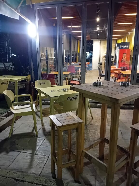 Fast food pizzeria business for sale. The premises 2 thousand euros monthly rent.