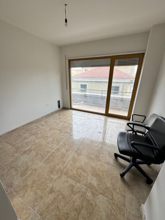 Office 4+1+2 for rent, near Ish Blloku