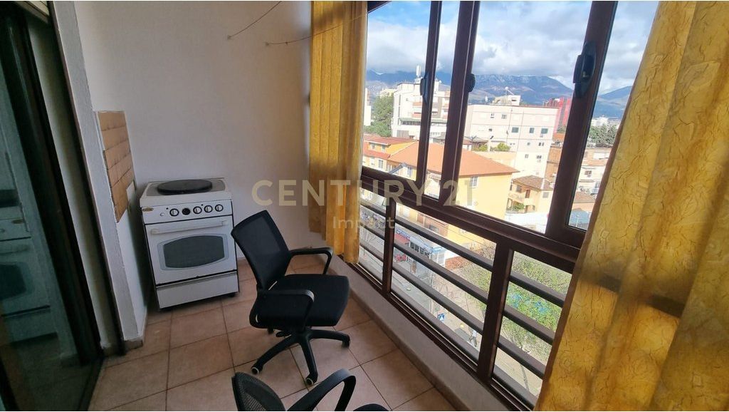 JEPET ME QIRA APARTAMENT 1+1 TEK RRUGA E DIBRES