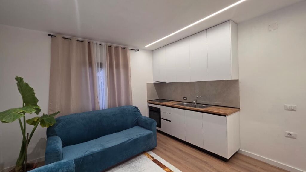 Apartament 2+1 me qera ,prane ish-Serat,Vlore