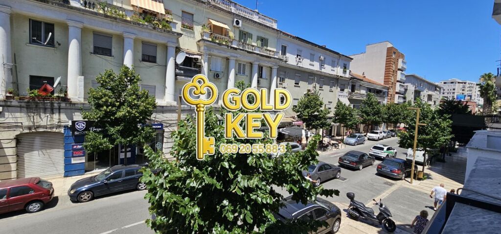 🏢 UFFICIO VUOTO IN AFFITTO SOPRA L'UFFICIO GOLD KEY CENTRO DURRËS