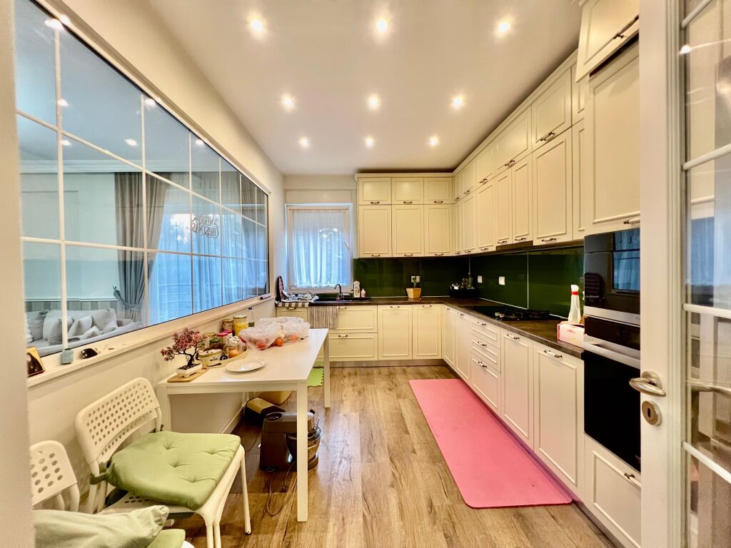 APARTAMENT ME QIRA 2+1+2 me 2 poste parkimi , LIQENI I THATE