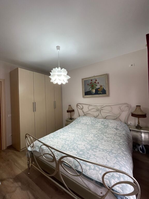 Apartament 2+1 per qera tek Rruga e Kosovareve