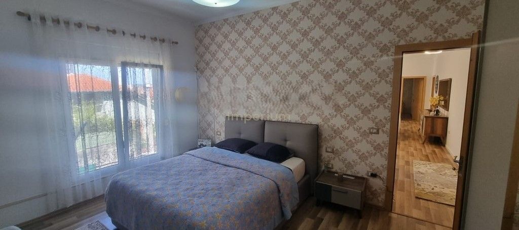 Vilë 2-Katëshe për Shitje në Yrshek , Kashar !