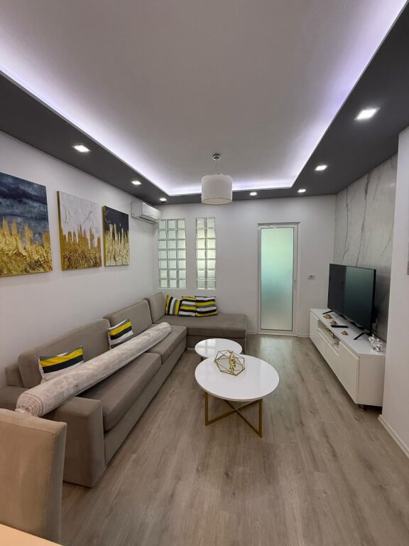 Jepet me qera apartament 2+1 tek Bulevardi i Ri