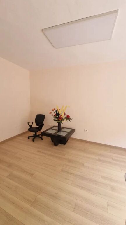 BUSINESS PREMISES 50 M2 FOR RENT AT MINE PEZA 700 EURO