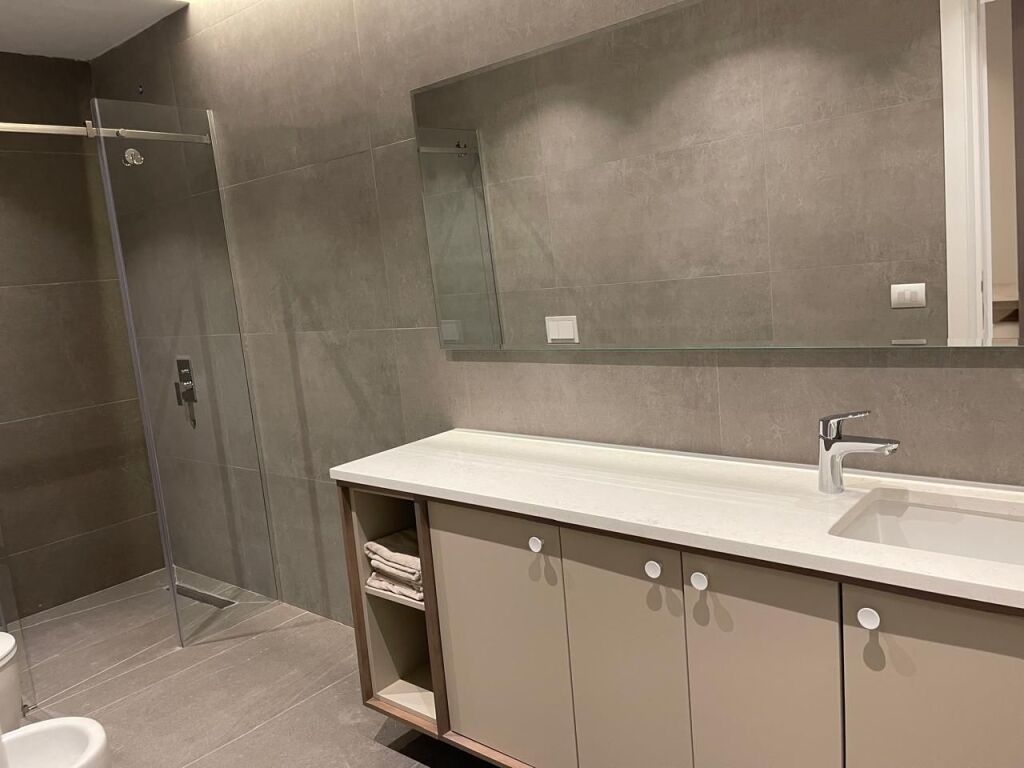 Villa moderna in vendita a Ellysium Residence, vicino a TEG