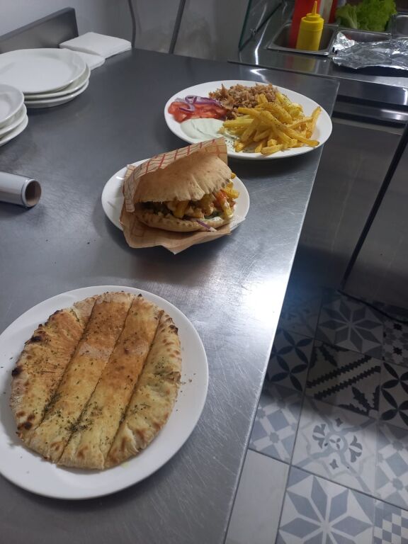 Fast food pizzeria business for sale. The premises 2 thousand euros monthly rent.