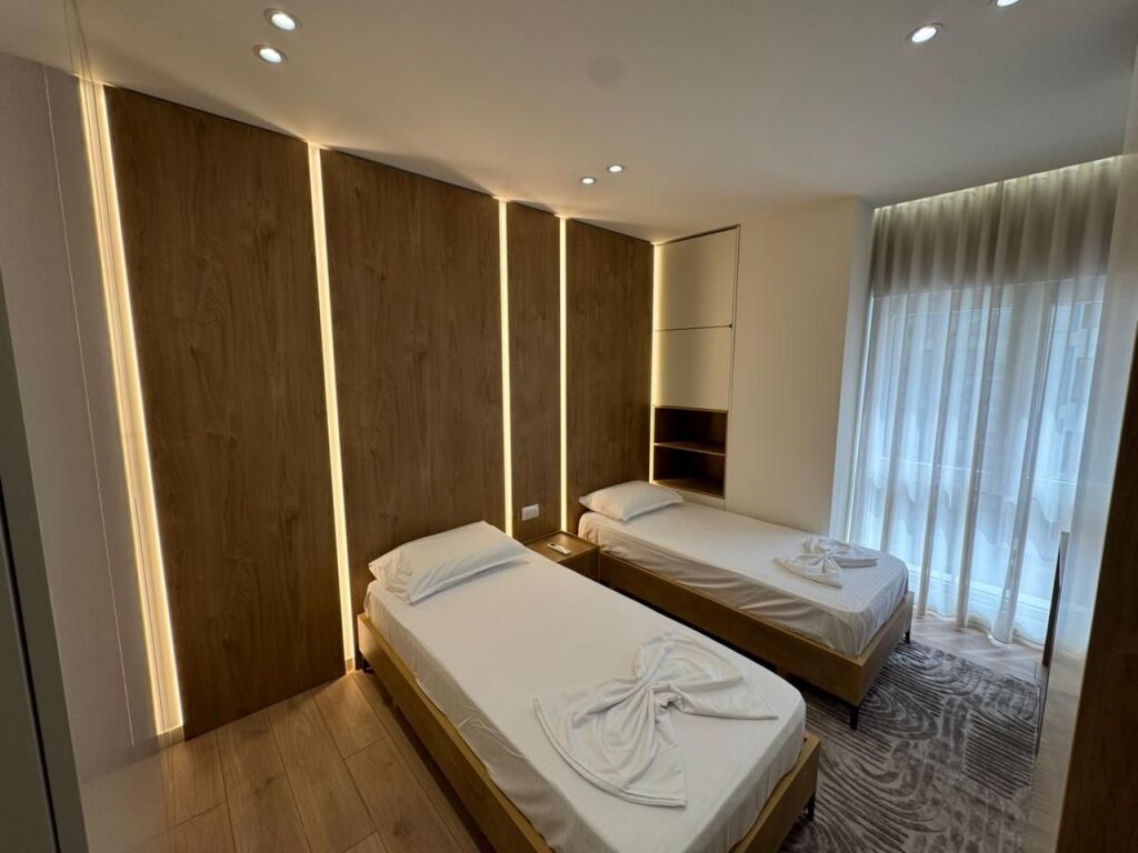 JEPET ME QERA 2+1+2 –  📍 Zogu i Zi 💰 1000 € (i diskutueshëm)