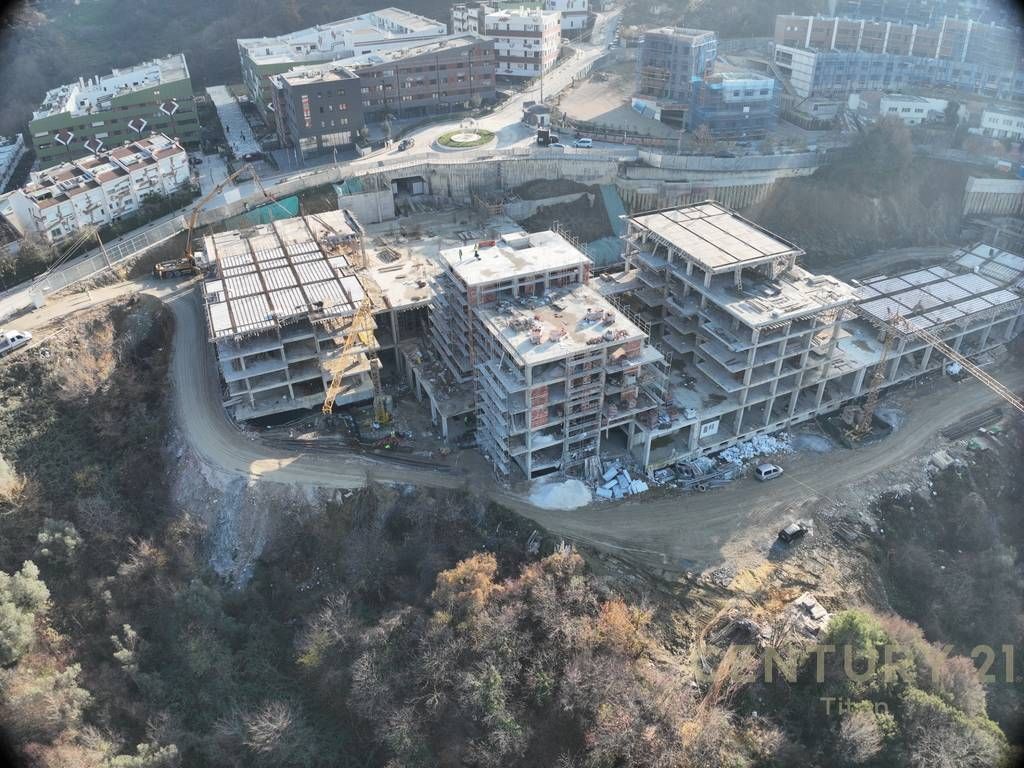 Apartament 2+1+2 + 98m2 verandë për shitje tek Residenca Kodra e Diellit 2!