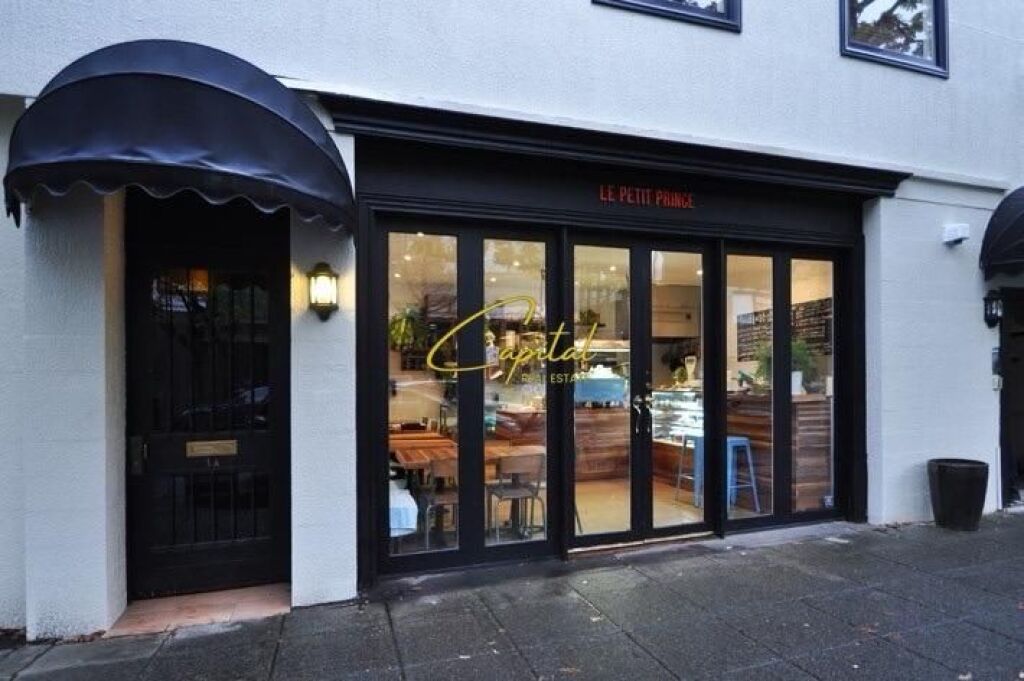 BUSINESS PREMISES FOR RENT 50 M2 DIBRA STREET 900 EURO
