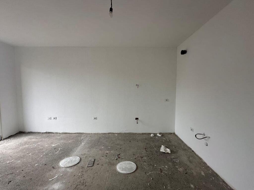 APARTAMENT 2+1 PER SHITJE NE XHAMLLIK