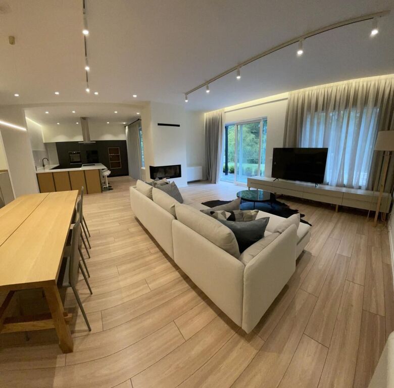 Villa moderna in vendita a Ellysium Residence, vicino a TEG