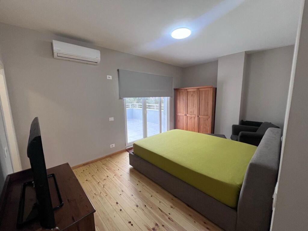 Penthouse me qera ngjitur me Kopshtin Zoologjik