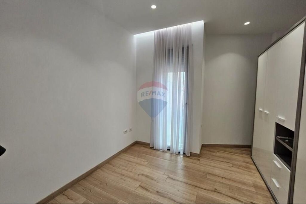 Apartament 2+1 per qira tek rruga e Elbasanit!