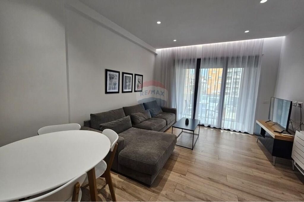 Apartament 2+1 per qira tek rruga e Elbasanit!