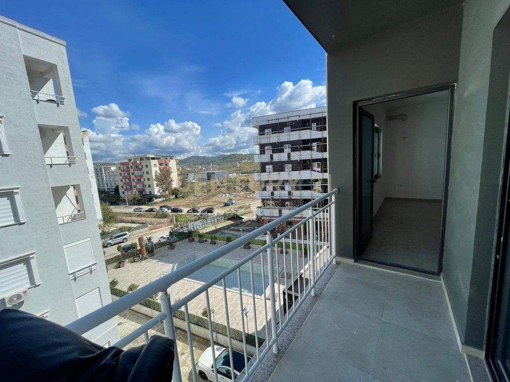 Apartament 1+1 për Shitje në Malin e Robit, Ndërtim i Ri me Pishinë