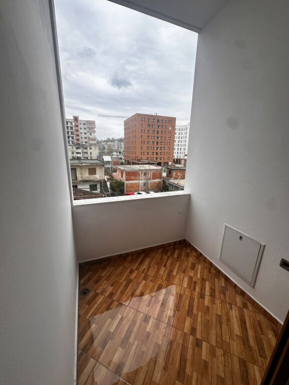 🏡 Shtëpi me qera 1+1 – Astir (përballë Vila L)