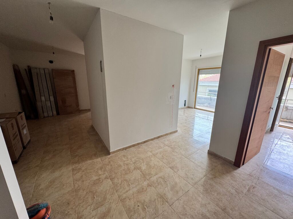 Office 4+1+2 for rent, near Ish Blloku