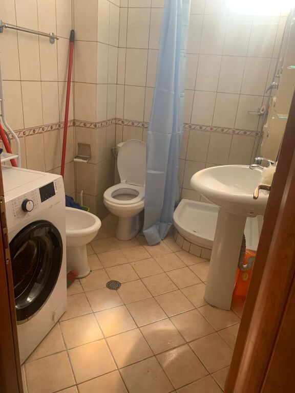 🏡 SHTËPI ME QERA – RRUGA GJON MUZAKA