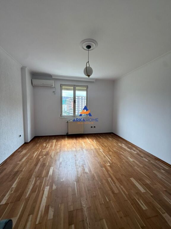 UFFICIO IN AFFITTO 131 M2 "TRA LA VIA DEI COSOVARI E IL COMUNE DI PARIGI" 1100 EURO (TRATTABILE)