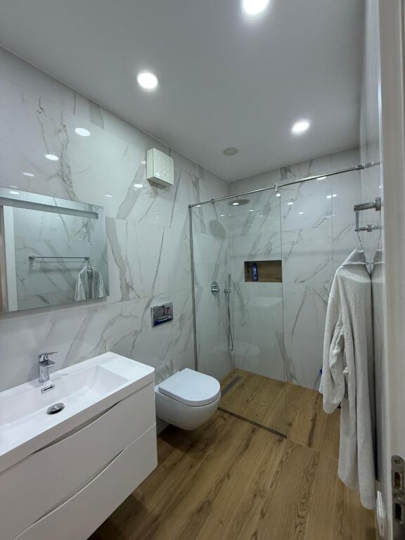 Jepet me qera apartament 2+1 tek Bulevardi i Ri