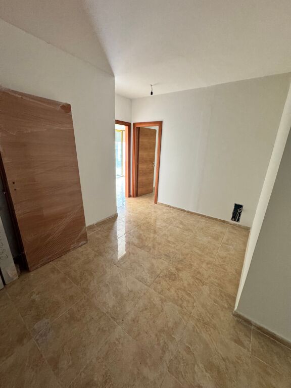 Office 4+1+2 for rent, near Ish Blloku