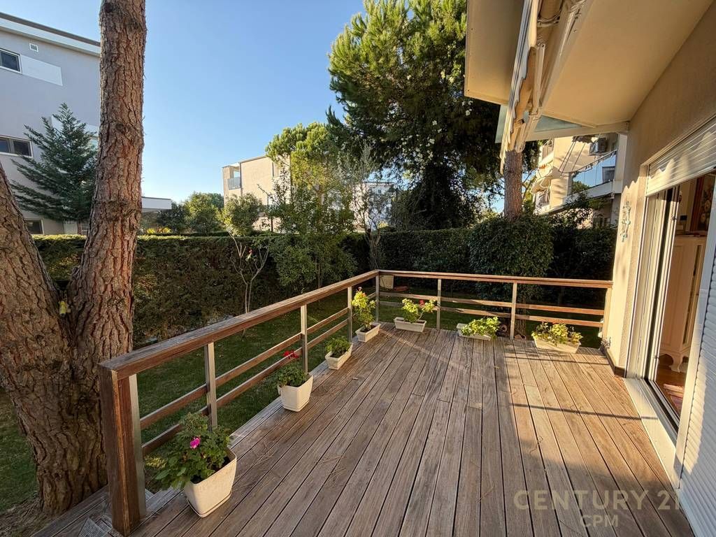 Appartamento 2+1 con cortile in vendita a Gjiri i Lalezit!