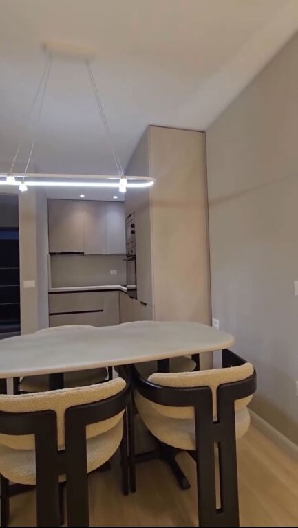 🏡 Apartament 2+1 me Verandë për Shitje – Ish Ekspozita