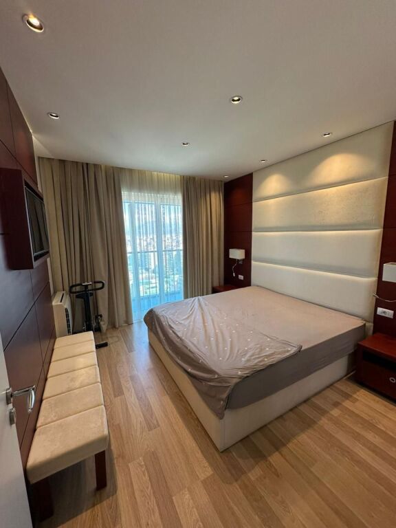 Jepet me Qera Apartament 2+1 tek Ambasador 3