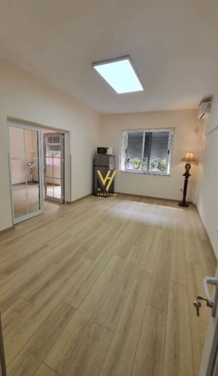 BUSINESS PREMISES 50 M2 FOR RENT AT MINE PEZA 700 EURO
