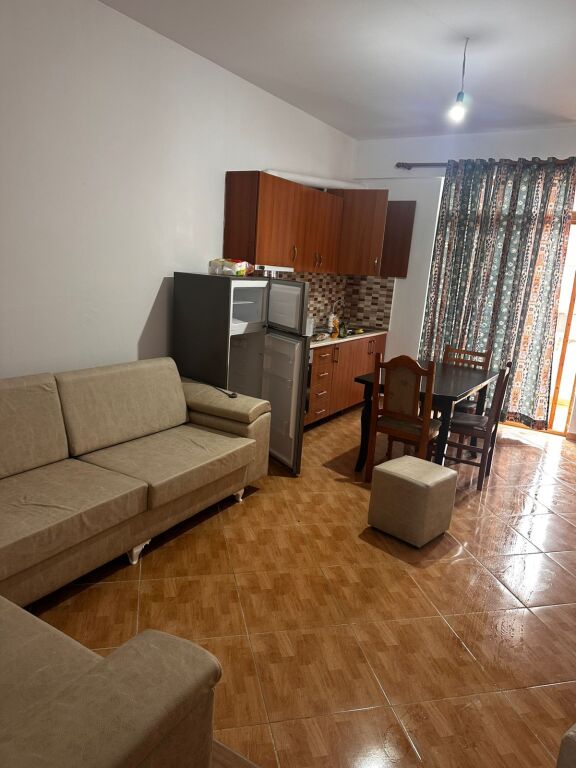🏡 Shtëpi me qera 1+1 – Astir (përballë Vila L)