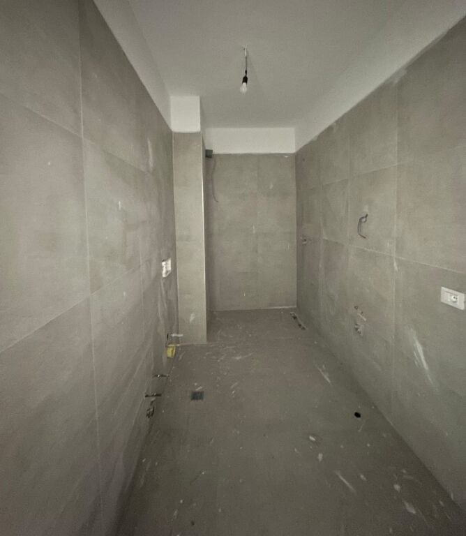 🏢 Shitet Apartament 2+1 – Kompleksi Mirabella, Xhamllik